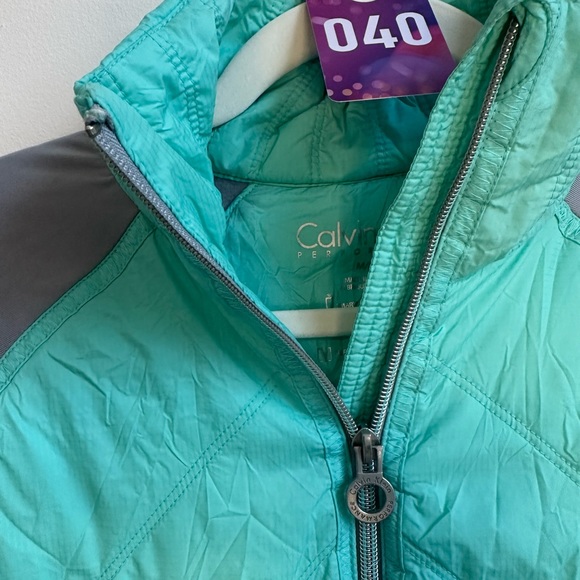 #40- CalvinKlein- running wind breaker jacket - Picture 6 of 6